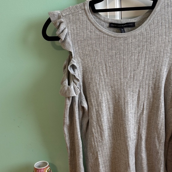 White House Black Market Gray Ruffled Sleeve Top - Picture 3 of 4